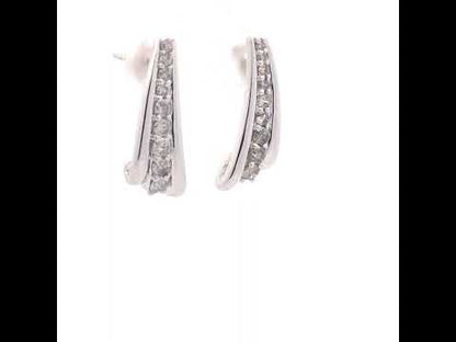 Rotating video showing the jewelry item