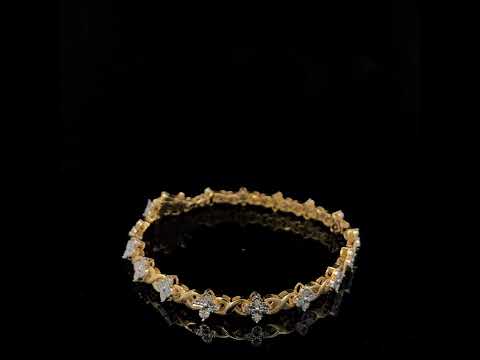 Rotating video showing the jewelry item