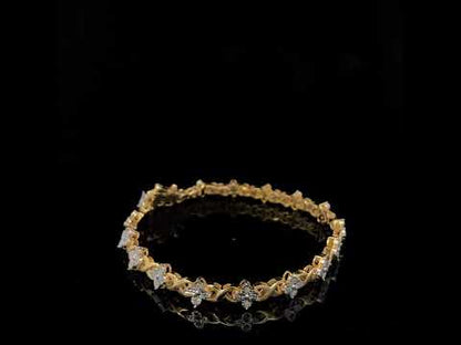 Rotating video showing the jewelry item