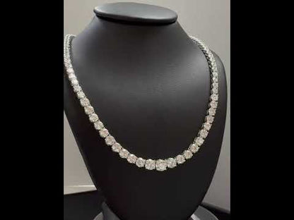 Rotating video showing the jewelry item