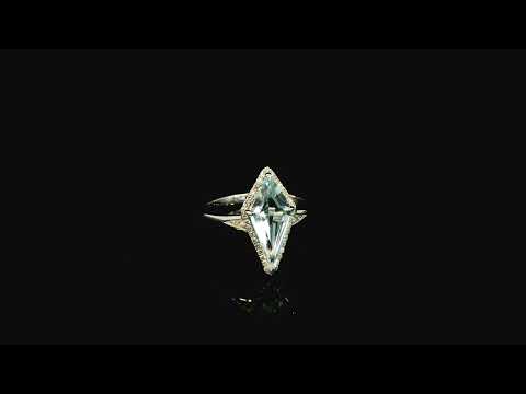 Rotating video showing the jewelry item