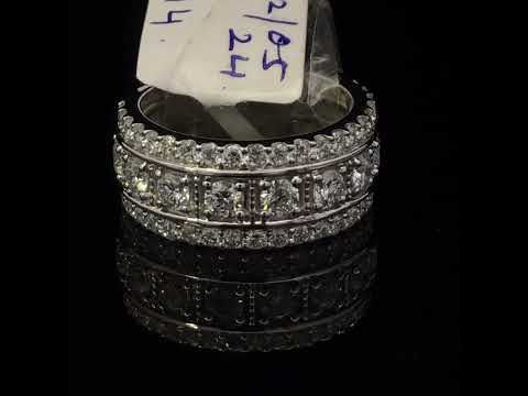 Rotating video showing the jewelry item