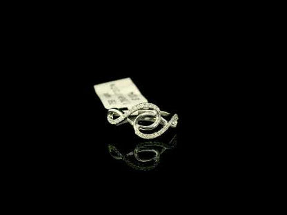 Rotating video showing the jewelry item