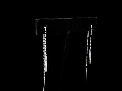 Rotating video showing the jewelry item