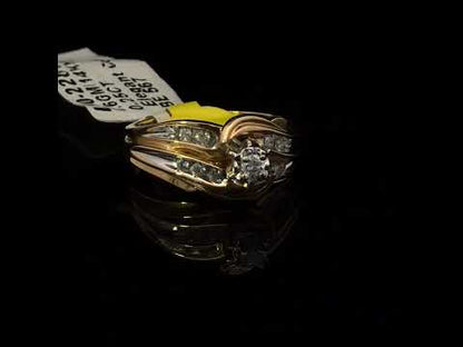 Rotating video showing the jewelry item