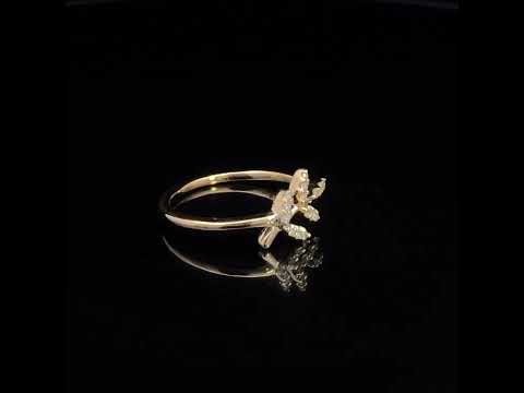 Rotating video showing the jewelry item