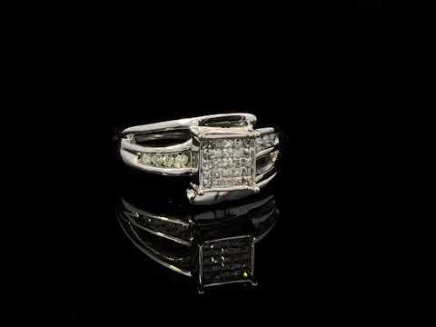 Rotating video showing the jewelry item