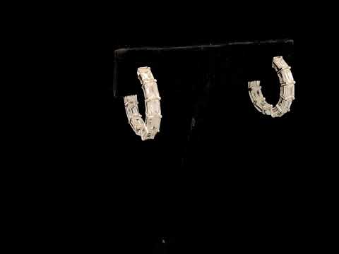 Rotating video showing the jewelry item