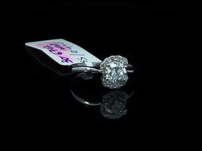 Rotating video showing the jewelry item