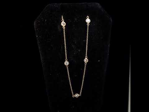 Rotating video showing the jewelry item