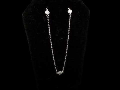 Rotating video showing the jewelry item