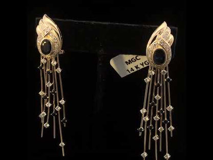 Rotating video showing the jewelry item