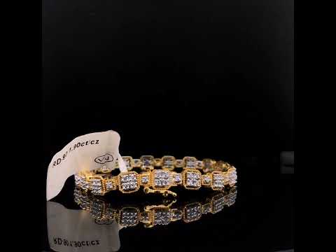 Rotating video showing the jewelry item