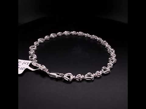 Rotating video showing the jewelry item