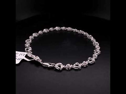 Rotating video showing the jewelry item