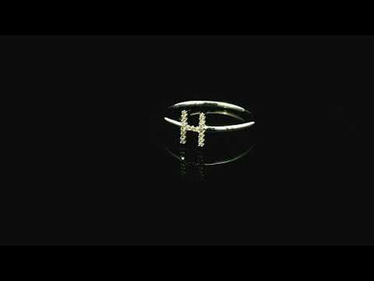 Rotating video showing the jewelry item