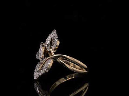 Rotating video showing the jewelry item