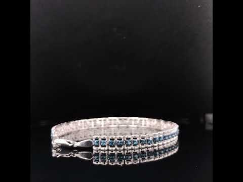 Rotating video showing the jewelry item