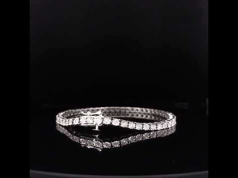 Rotating video showing the jewelry item