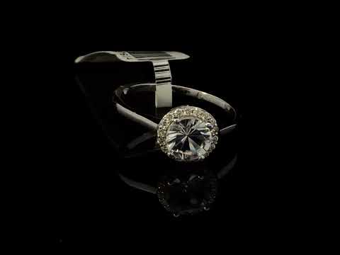 Rotating video showing the jewelry item