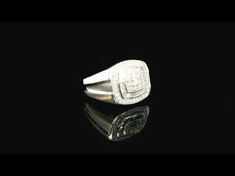 Rotating video showing the jewelry item