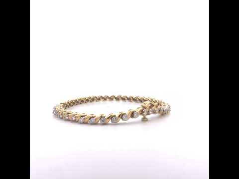 Rotating video showing the jewelry item