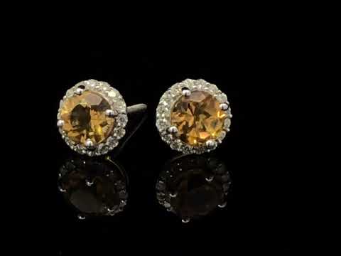 Rotating video showing the jewelry item