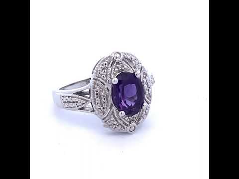 Rotating video showing the jewelry item