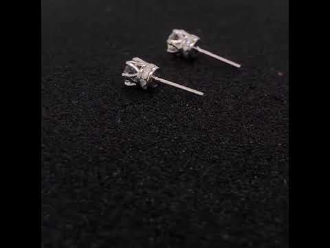 Rotating video showing the jewelry item