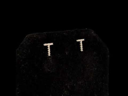 Rotating video showing the jewelry item