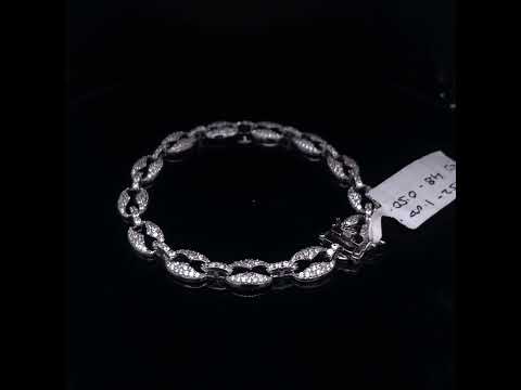 Rotating video showing the jewelry item