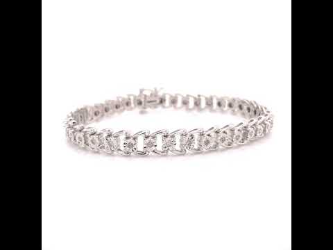 Rotating video showing the jewelry item