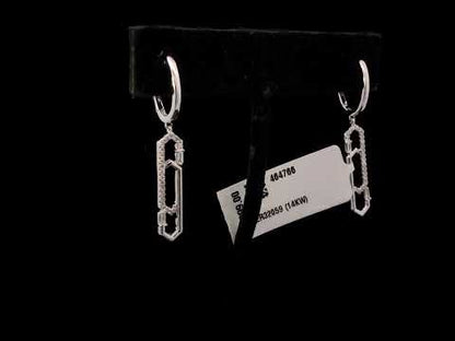 Rotating video showing the jewelry item