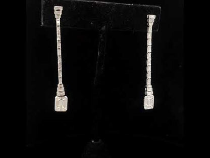 Rotating video showing the jewelry item