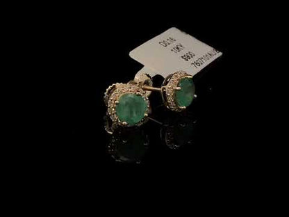 Rotating video showing the jewelry item