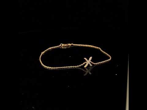 Rotating video showing the jewelry item