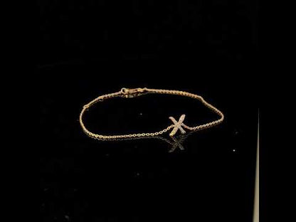 Rotating video showing the jewelry item