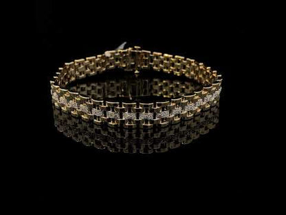 Rotating video showing the jewelry item