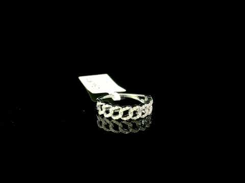 Rotating video showing the jewelry item