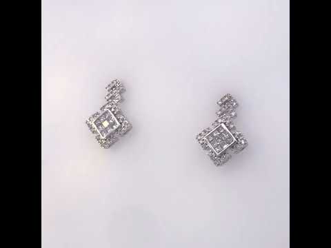 Rotating video showing the jewelry item