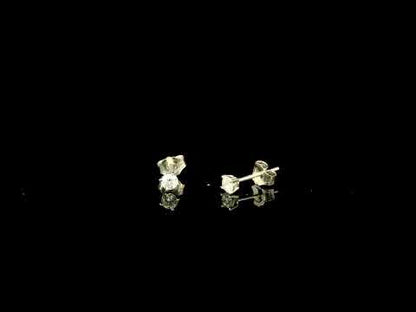 Rotating video showing the jewelry item