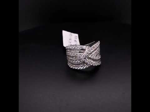 Rotating video showing the jewelry item