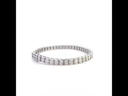 Rotating video showing the jewelry item