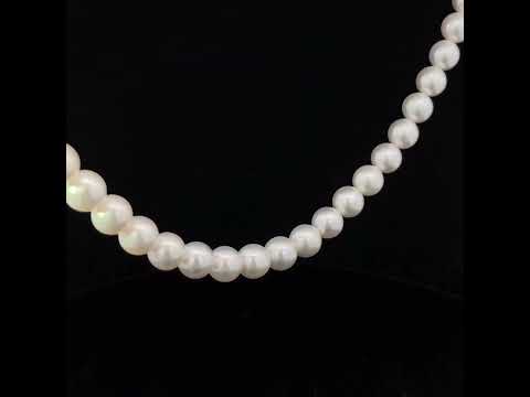 Rotating video showing the jewelry item