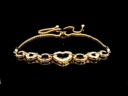 Rotating video showing the jewelry item