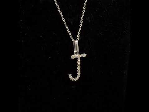 Rotating video showing the jewelry item