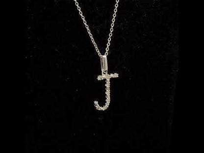 Rotating video showing the jewelry item