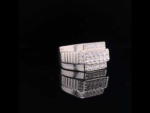 Rotating video showing the jewelry item