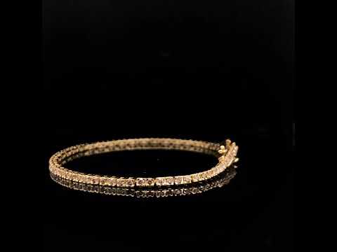Rotating video showing the jewelry item