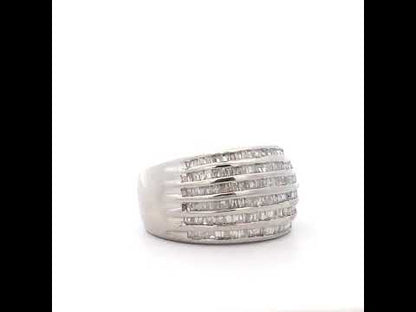 Rotating video showing the jewelry item